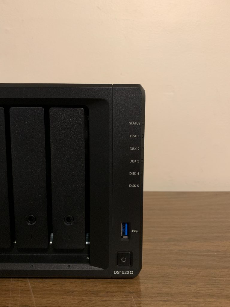 Synology DS1520 - Lights