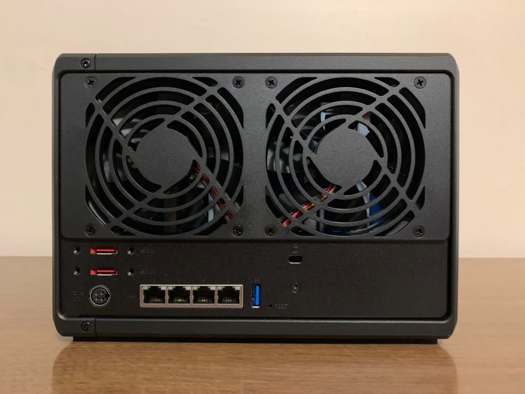 Synology DS1520 - Rear